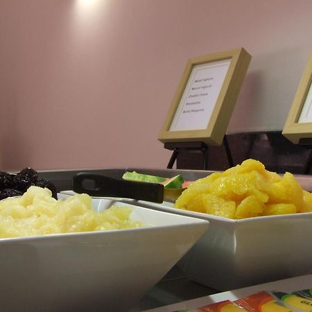 Hotel Ramada Wakefield Esterno foto