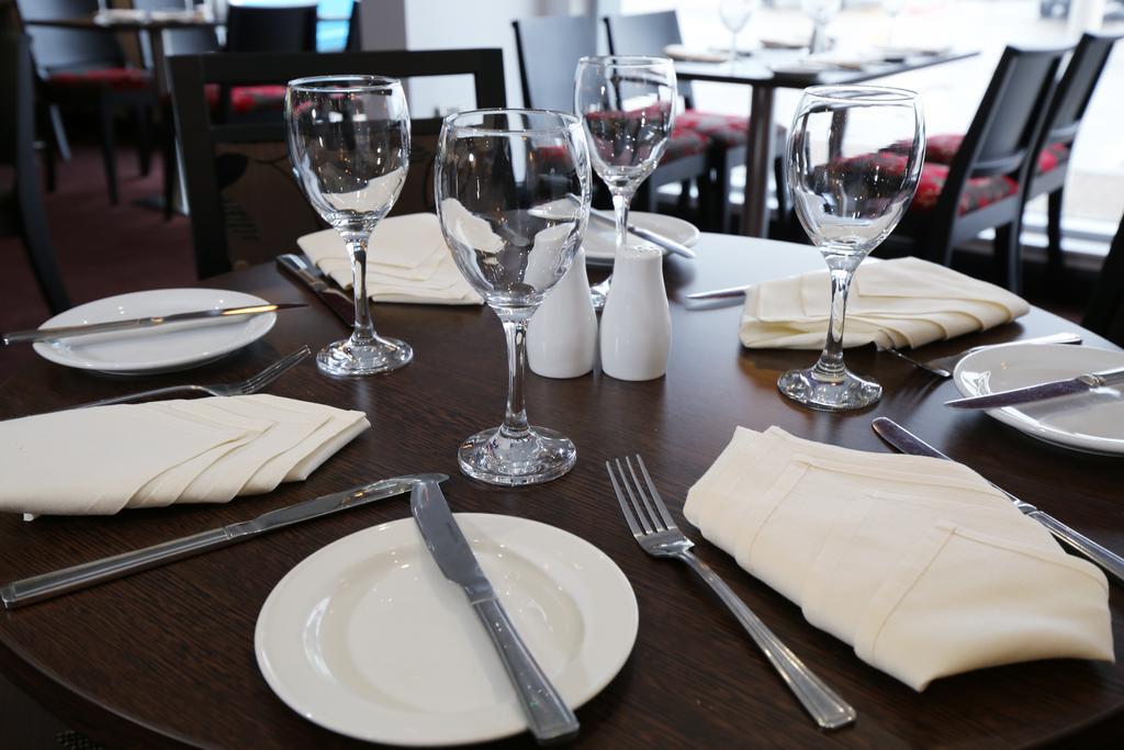 Hotel Ramada Wakefield Esterno foto
