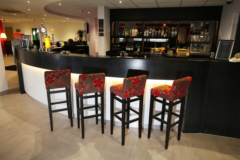 Hotel Ramada Wakefield Esterno foto