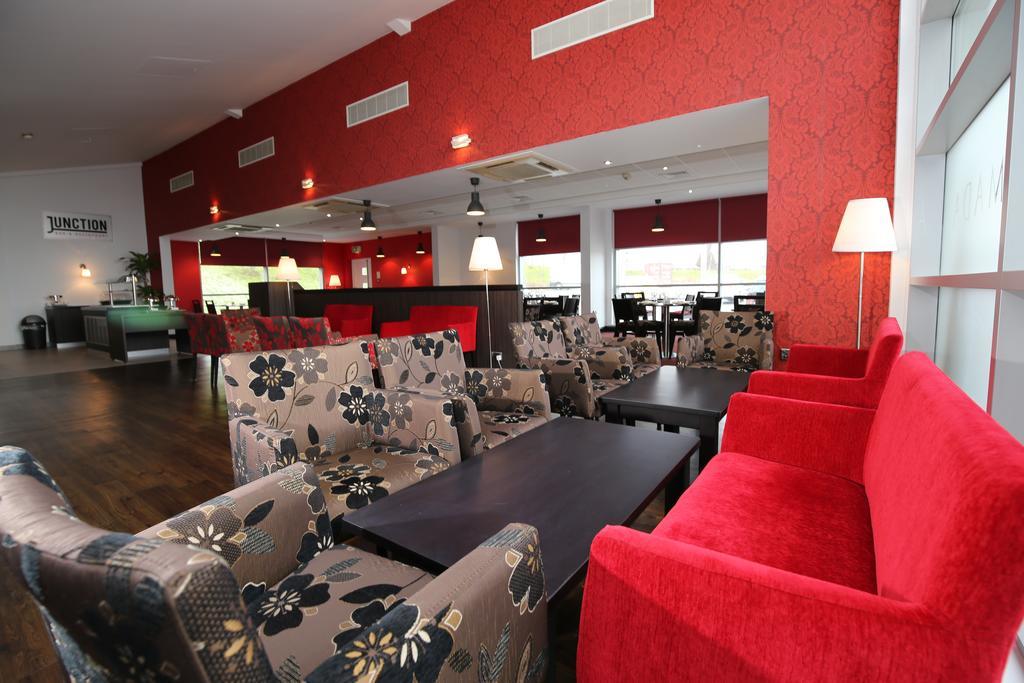 Hotel Ramada Wakefield Esterno foto