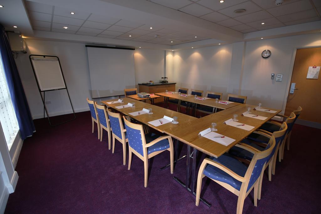 Hotel Ramada Wakefield Esterno foto