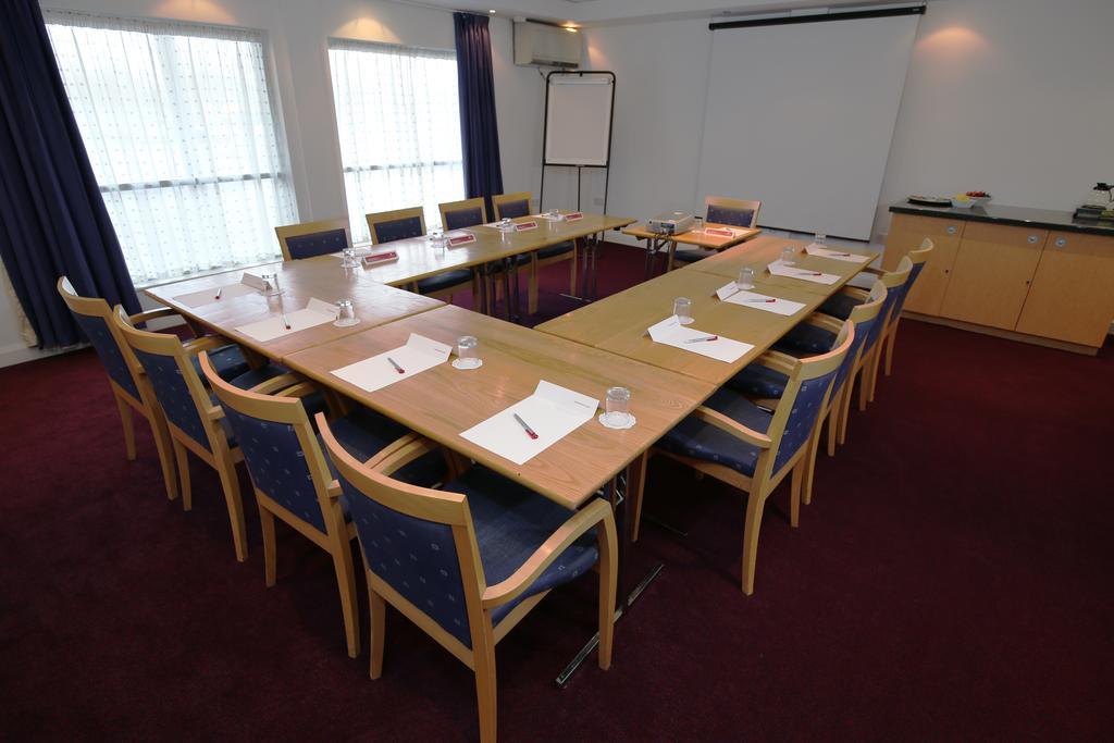 Hotel Ramada Wakefield Esterno foto
