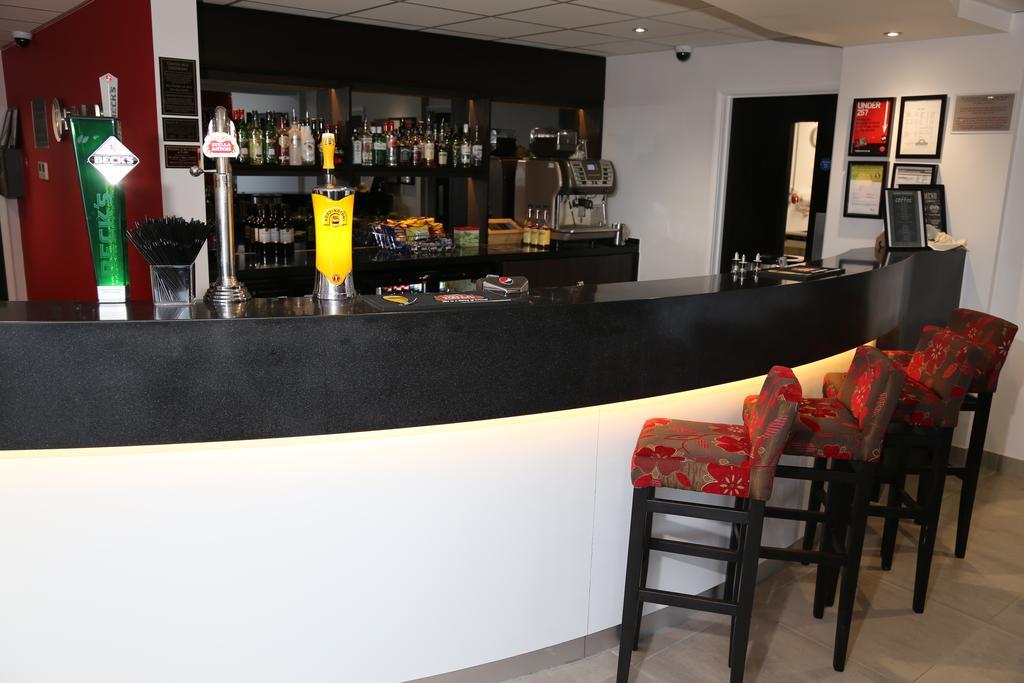 Hotel Ramada Wakefield Esterno foto