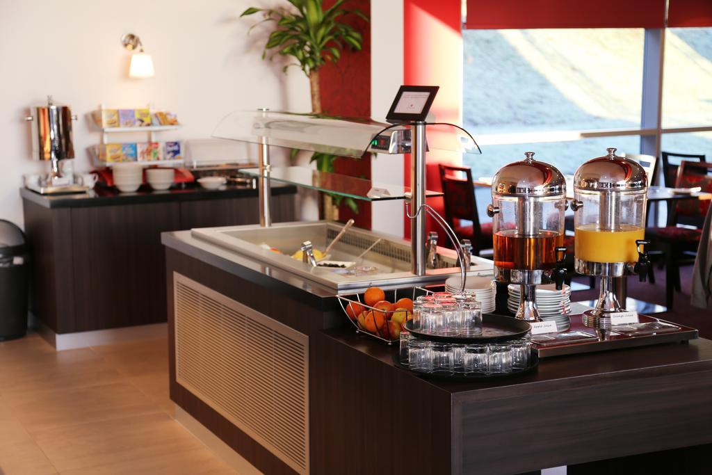 Hotel Ramada Wakefield Esterno foto