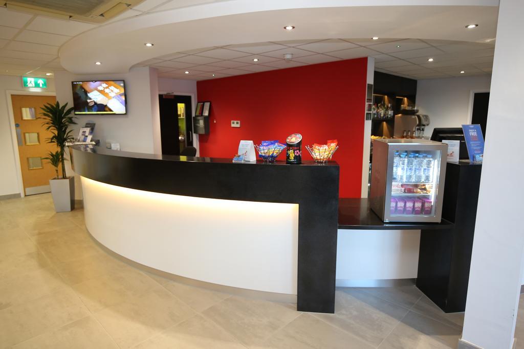 Hotel Ramada Wakefield Esterno foto
