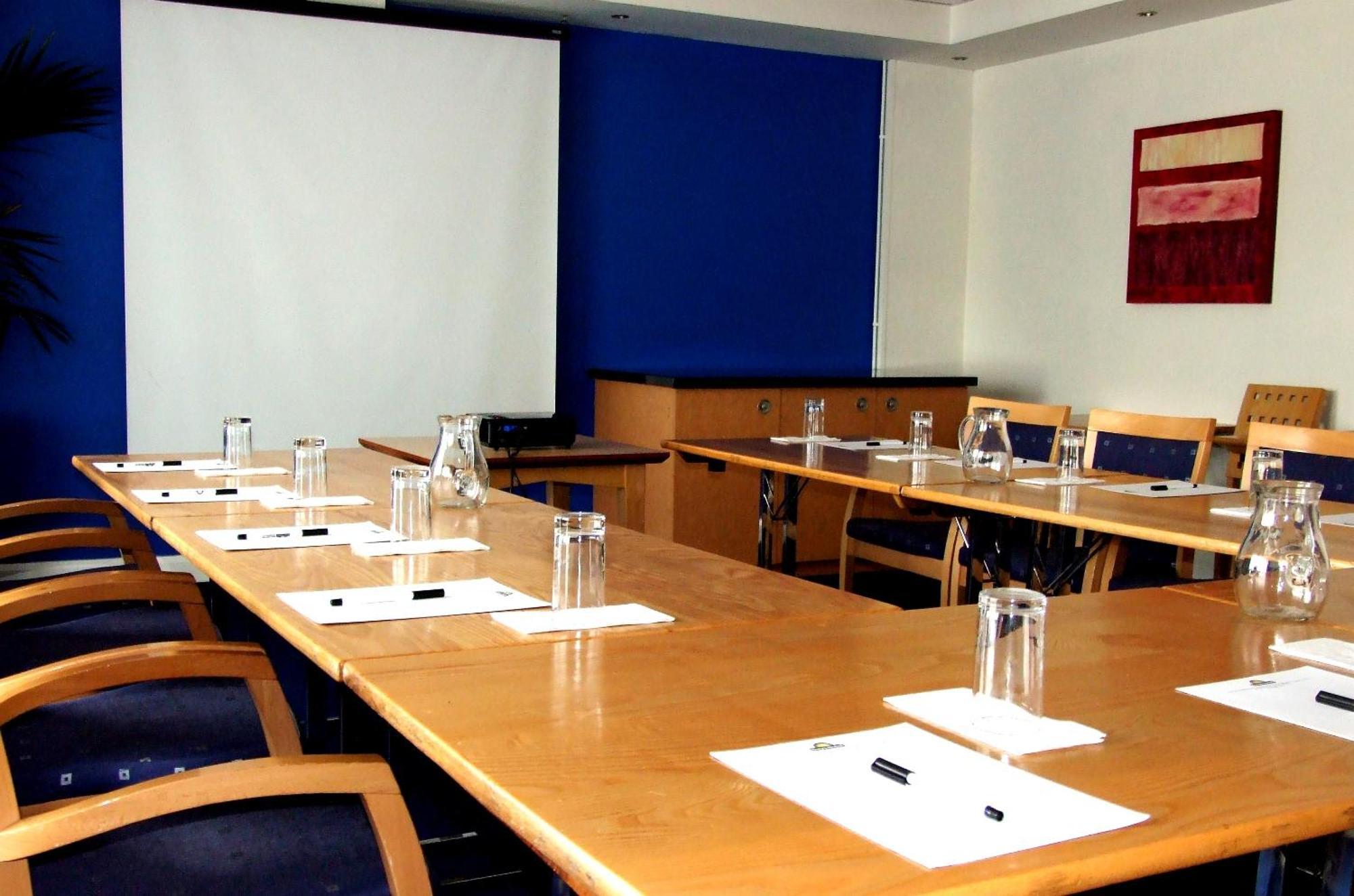 Hotel Ramada Wakefield Esterno foto