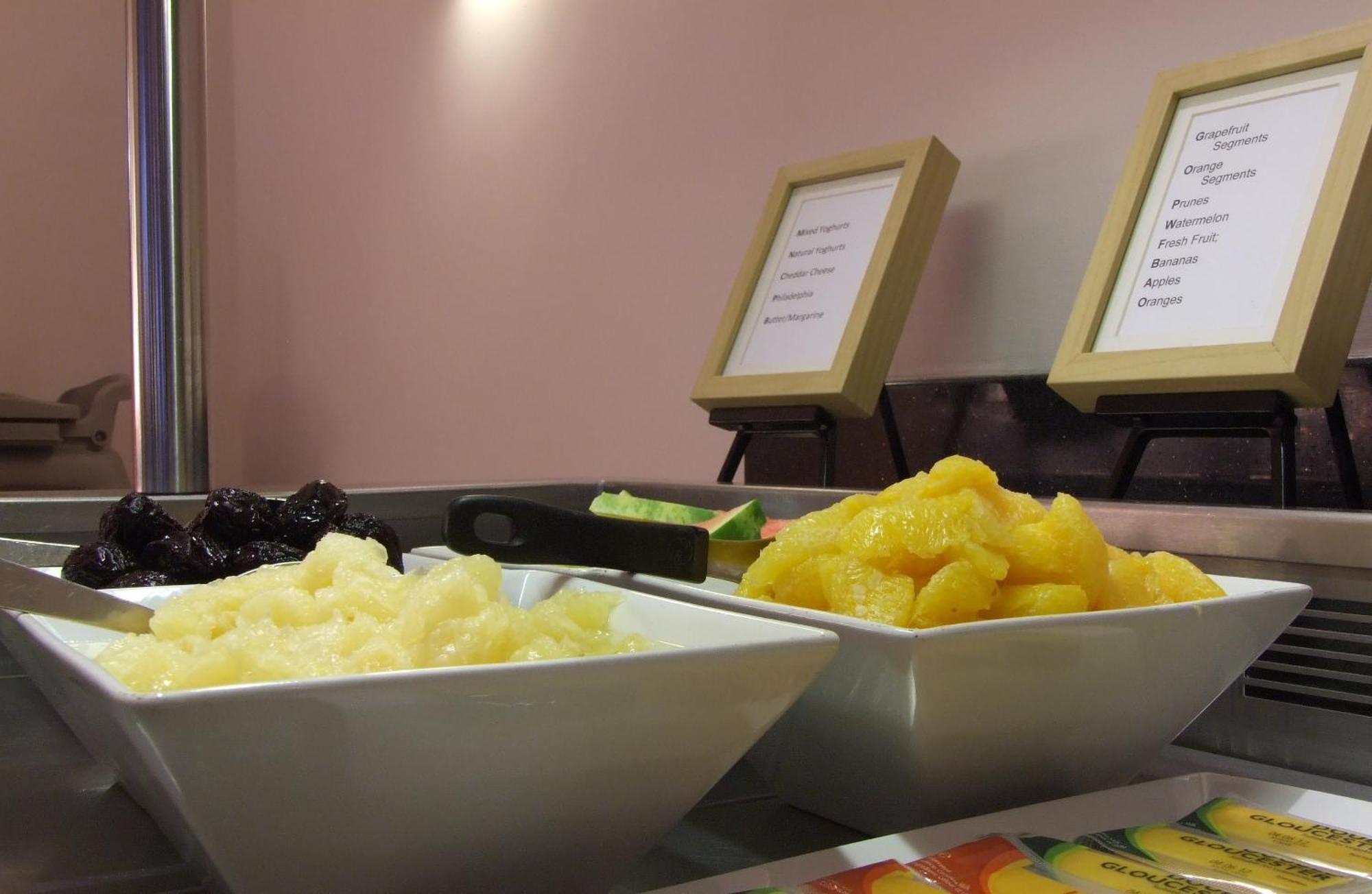 Hotel Ramada Wakefield Esterno foto