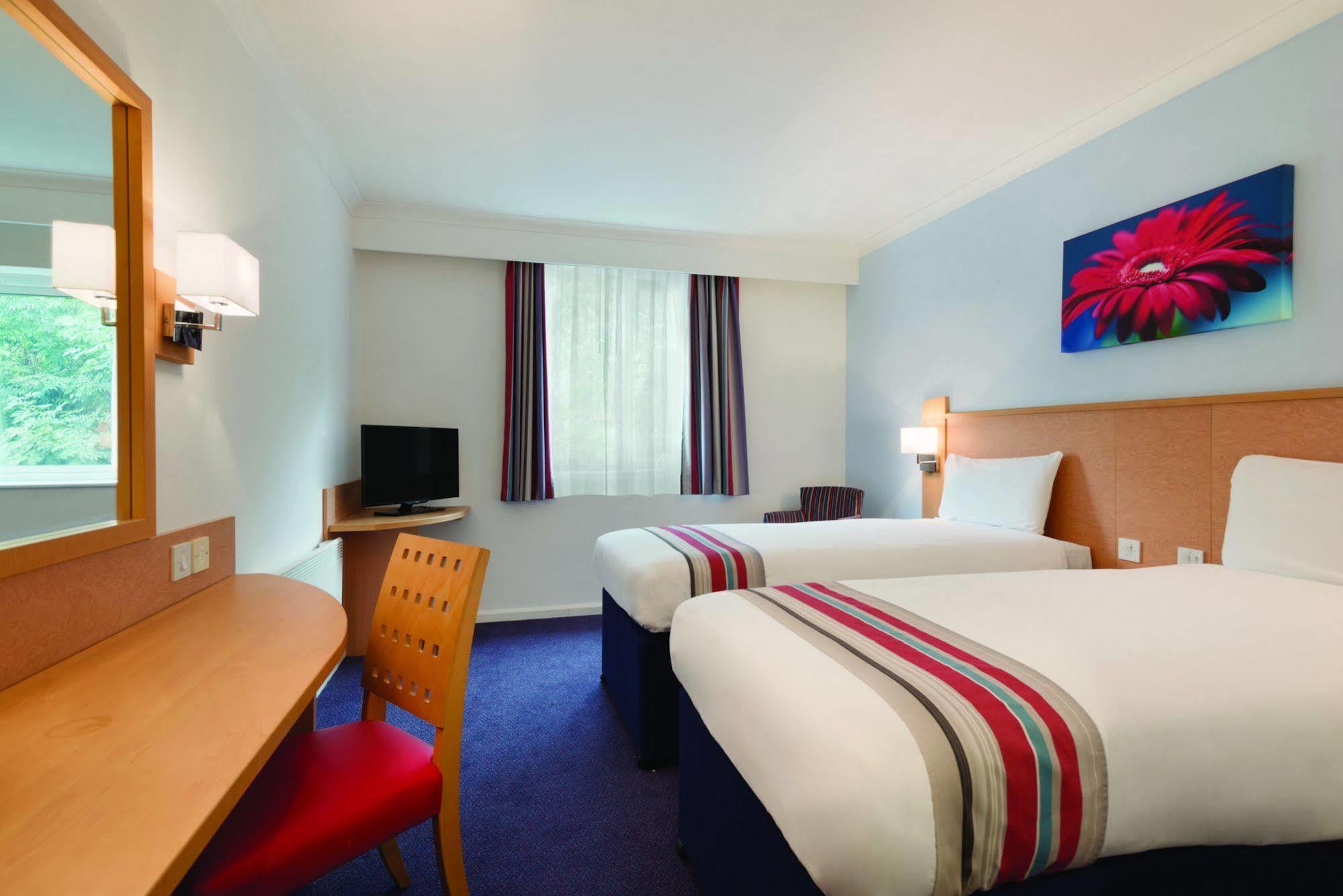 Hotel Ramada Wakefield Esterno foto