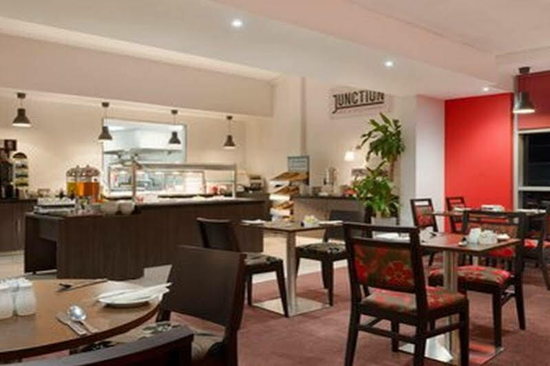 Hotel Ramada Wakefield Esterno foto