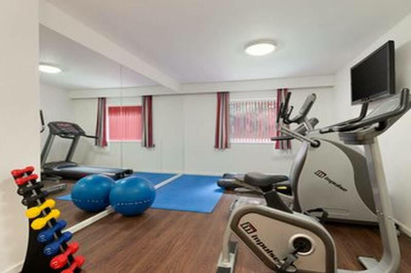 Hotel Ramada Wakefield Esterno foto